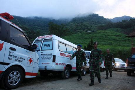 Evakuasi Korban Sukhoi Kantong Jenazah Dan Dua Ambulans Disiapkan
