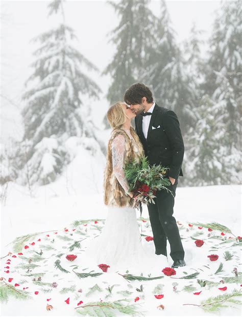 Made popular a few years ago by what was called an anthropologie style wedding, vintage rustic weddings now have become common place in the. Vintage Bohemian Winter Wedding: Julia + Mike | Green ...