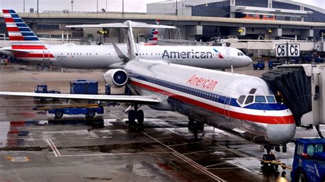 Woman Sues American Airlines Alleging Employee Stalked Her With Sexually Suggestive Text