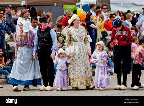 Dutch People In Ethnic Dress In Holland Michigan Usa Stock Photo