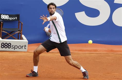 Photo Jérémy Chardy Lors De Lopen De Tennis De Barcelone Le 21