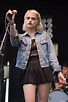 90s Fashion: Sky Ferreira's indie sleaze street style in iconic outfits ...