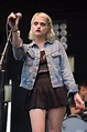 90s Fashion: Sky Ferreira's indie sleaze street style in iconic outfits ...