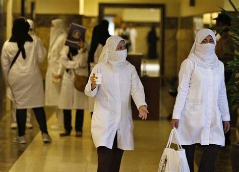 الإطاحة بطبيب أقام علاقات محرمة مع ممرضات ومراجعات سعوديات أريبيان بزنس