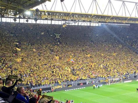 By fans of the yellow wall for fans of the yellow wall. Borussia Dortmund on Twitter: "Hach! // Sigh! #bvbfcb #supercup http://t.co/GhnywfWIQu"
