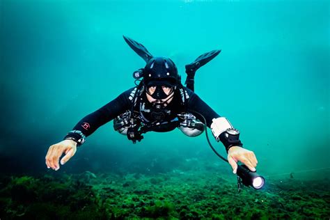 How To Breathe Underwater While Scuba Diving Koox Diving