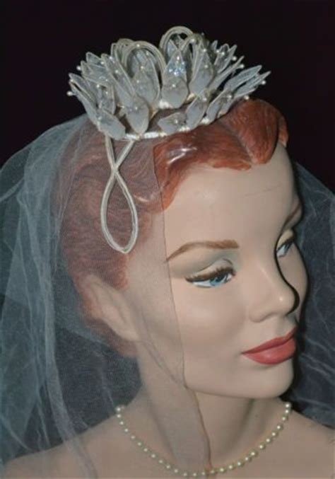 Delightful 1940s 1950s Vintage Wedding Tiara Crown Veil
