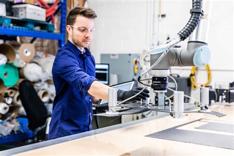 New centre helps Quebec manufacturers adopt Industry 4.0 technology - Canadian PlasticsCanadian ...