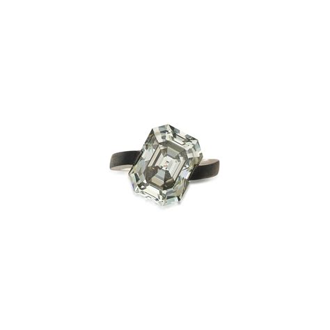 A Rare And Important Fancy Gray Diamond Ring Hemmerle 罕有彩灰色鑽石戒指