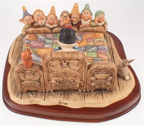 Walt Disneys Snow White And The Seven Dwarfs Le Ceramic Bed Figurine