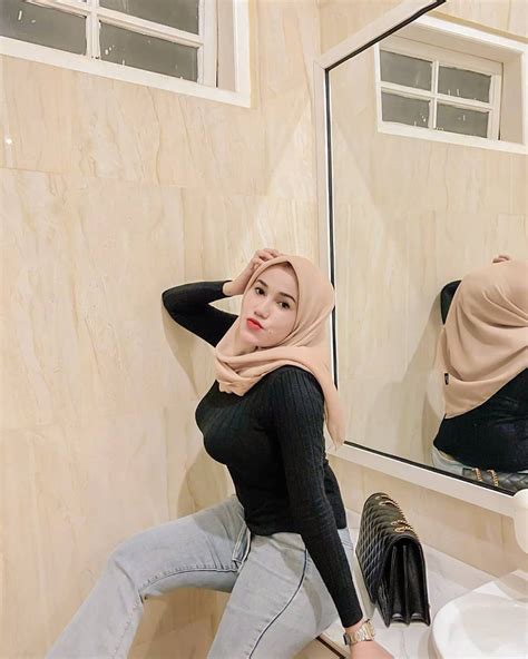 Gpplah Walaupun Di Toilet Hehe Wanita Bergaya Gaya Hijab Model Pakaian Hijab
