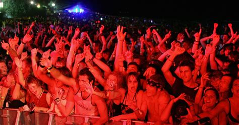 Schoolies 2017 Police Arrest 18 On The Gold Coast Huffpost News