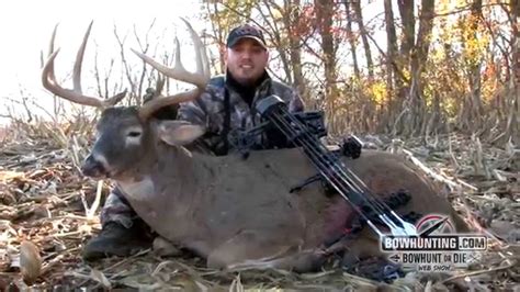 158 Illinois Buck Kill Late October Bowhunting Youtube