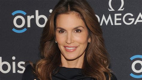 Cindy Crawford Un Retouched Photo Was A Fake