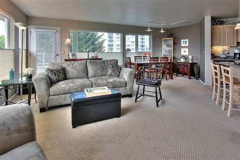 A Look Inside Laynes Condo 4528 8th Avenue Ne Unit 5c Seattle