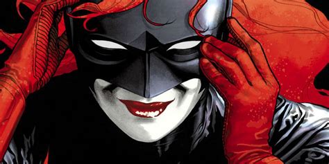 A Dc Comics’ Batwoman Proposes To Her Girlfriend Kitschmix