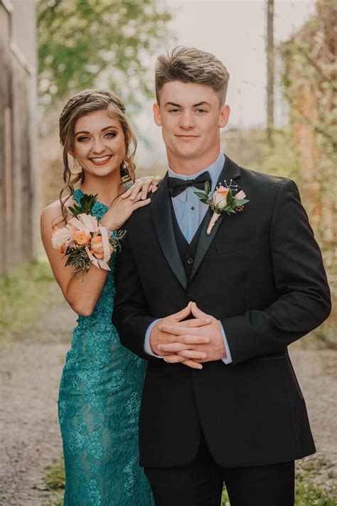 Cute Prom Couple Photos Book Your Appointment Todayprom Groups Prom