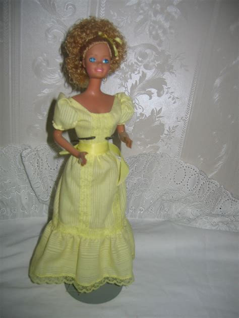 Vintage 1960s Mattel Barbie Collectible Doll For Sale