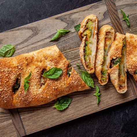 Want a quick and easy dinner that the kids will love? Broccoli Cheese Stromboli | Recipe in 2020 (With images ...