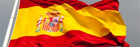 Mucho antes del uso actual de la bandera, españa estaba dividida en muchos reinos, los cuales tenían sus propias banderas y emblemas que están ahora representados en la bandera. Historia de la bandera de España: cumple 175 años - Los ...