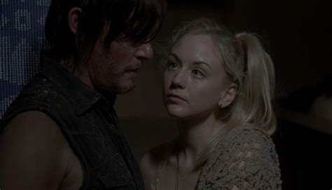 Love Is In The Air Daryl And Beth On The Walking Dead Kisses And Chaos