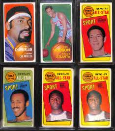 We do not factor unsold items into our prices. Lot Detail - Lot of 12 1970-71 Topps Basketball Cards w. Wilt Chamberlain