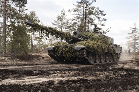 ‘seize On This Moment Britain Sends Challenger 2 Tanks To Ukraine