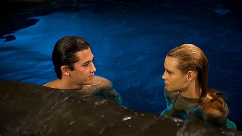 Image Zac And Lyla In The Moon Pool  H2o Just Add Water Wiki Fandom Powered By Wikia