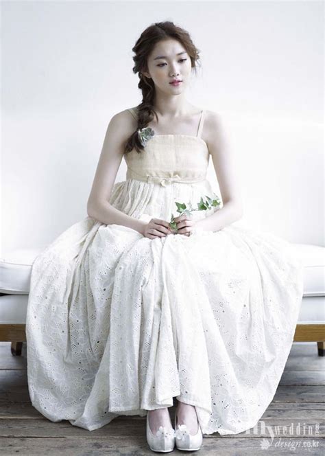 Not many people have a traditional wedding nowadays. This gorgeous modern 한복 Hanbok would be perfect as a ...