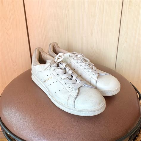 Adidas Stans Smith White Gold Suede Shoes Sepatu Fesyen Wanita Sepatu Di Carousell