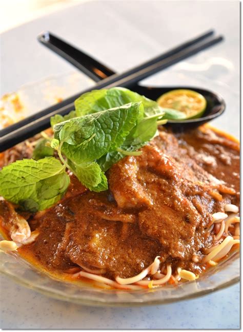 If you are a spicy food lover, this curry laksa or curry mee is for you. Best Dry Curry Mee in Ipoh @ Nam Chau, Old Town ...