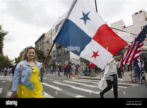 Desfile Panameño En Franklin Avenue En Brooklyn Ny El Desfile