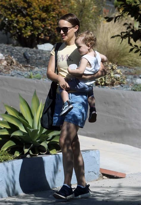 Natalie Portman Was Seen Out With Her Daughter In Los Angeles 1031