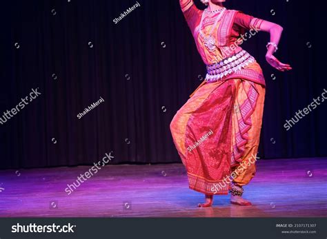 198 Indian Folk Dance Images Images Stock Photos And Vectors Shutterstock