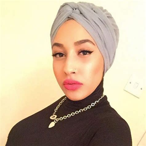 عيل خول بيوزع صور امه واخته وبيعرص اوي عليهم ادخلوا كلموه hijab egypt ретвитнул(а). H&M Releases Ad With First Hijab-Wearing Muslim Model And ...