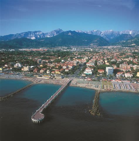 What's the english translation of samping? Camping in Marina di Massa - with pool near the beach