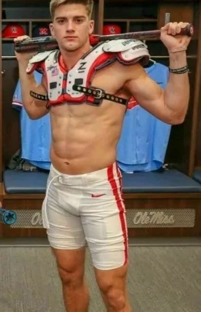 Shirtless Male Muscular Hunk Locker Room Selfie Muscle Jock Photo 4x6