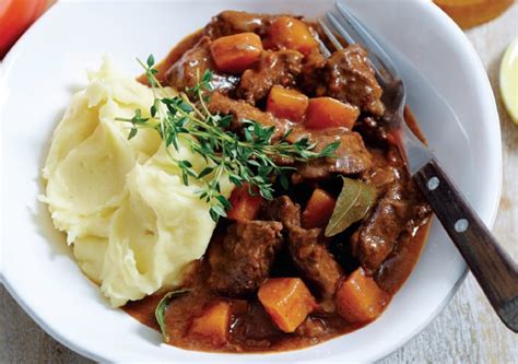 Easy Beef And Red Wine Casserole With Mashed Potatoes Recipe Woolworths Nz