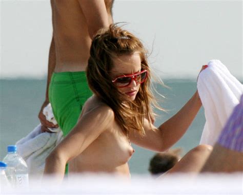 Mena Suvari Topless On The Beach Kind Celebirty