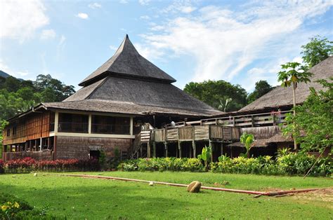 Adat resam sesuatu masyarakat sangat sinonim yang tidak dapat dipisahkan. Colours of Life: Kampung Budaya Sarawak