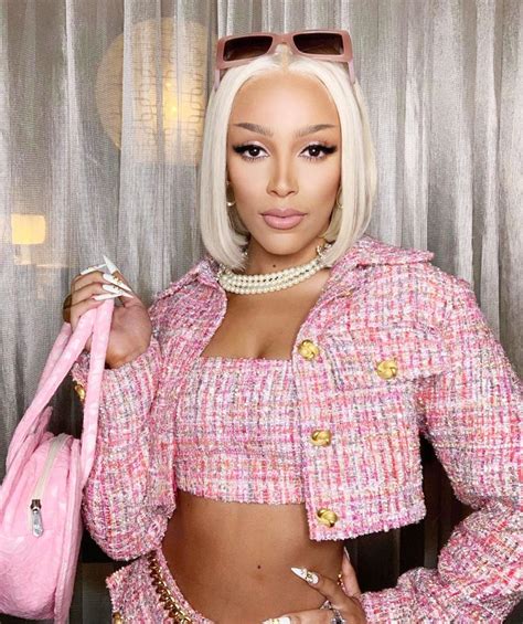 Doja Cat Turns Heads With Yet Another Bizarre Look Lo