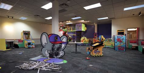 Inside Abandoned Chuck E Cheese Restaurant Left To Rot With Creepy