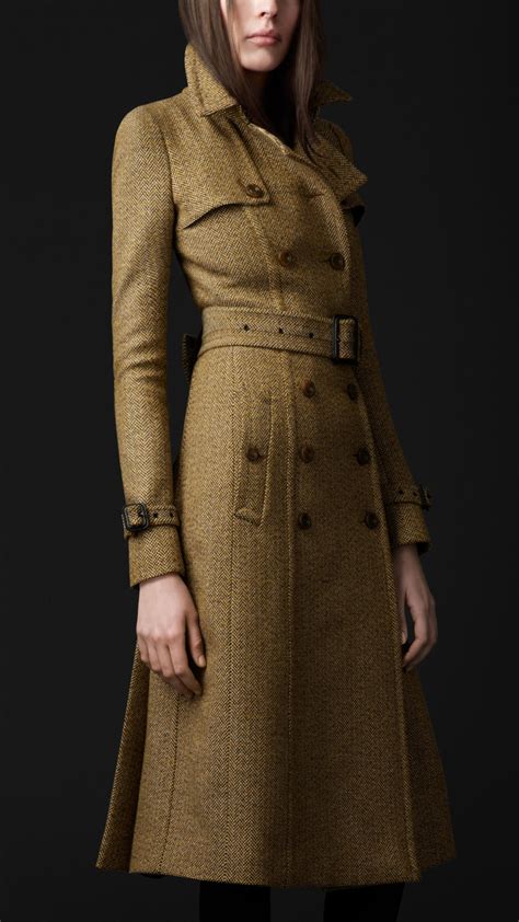 The fur of an animal. Burberry Prorsum Tailored Wool Trench Coat in Natural - Lyst