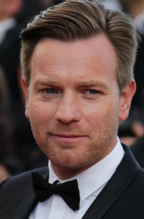 Ewan gordon mcgregor was born on march 31, 1971 in perth, perthshire, scotland, to carol diane (lawson) and james charles mcgregor, both teachers. Ewan McGregor - Weight, Height and Age