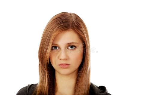 Retrato De La Mujer Adolescente Con La Cara Seria Imagen De Archivo