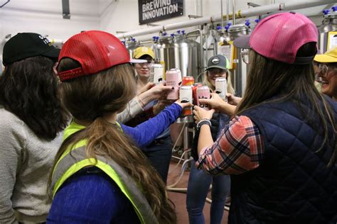 Goose Island Female Brewers Want To Increase Visibility Of Women In Beer Industry Chicago Sun