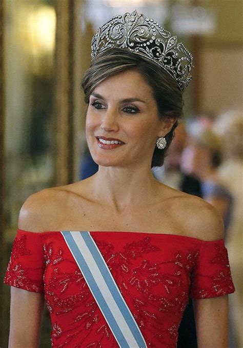 Queen Letizia Of Spains Fleur De Lys Tiara Revealed Hello