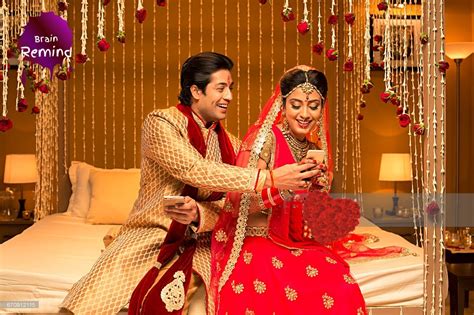 शादी की पहली रात क्या करते लड़का लड़की करते हैं जानिए यहॉ things that indian couples actually