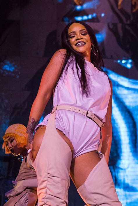 Rihanna Performs Live At Tele2 Arena On July 4 2015 In Stockholm Rihanna Concert Rihanna