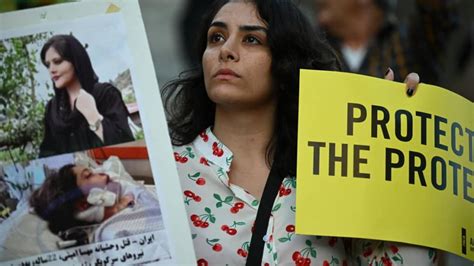 Mahsa Amini Sa Mort Serait Liée à Une Maladie Affirme Le Pouvoir Iranien